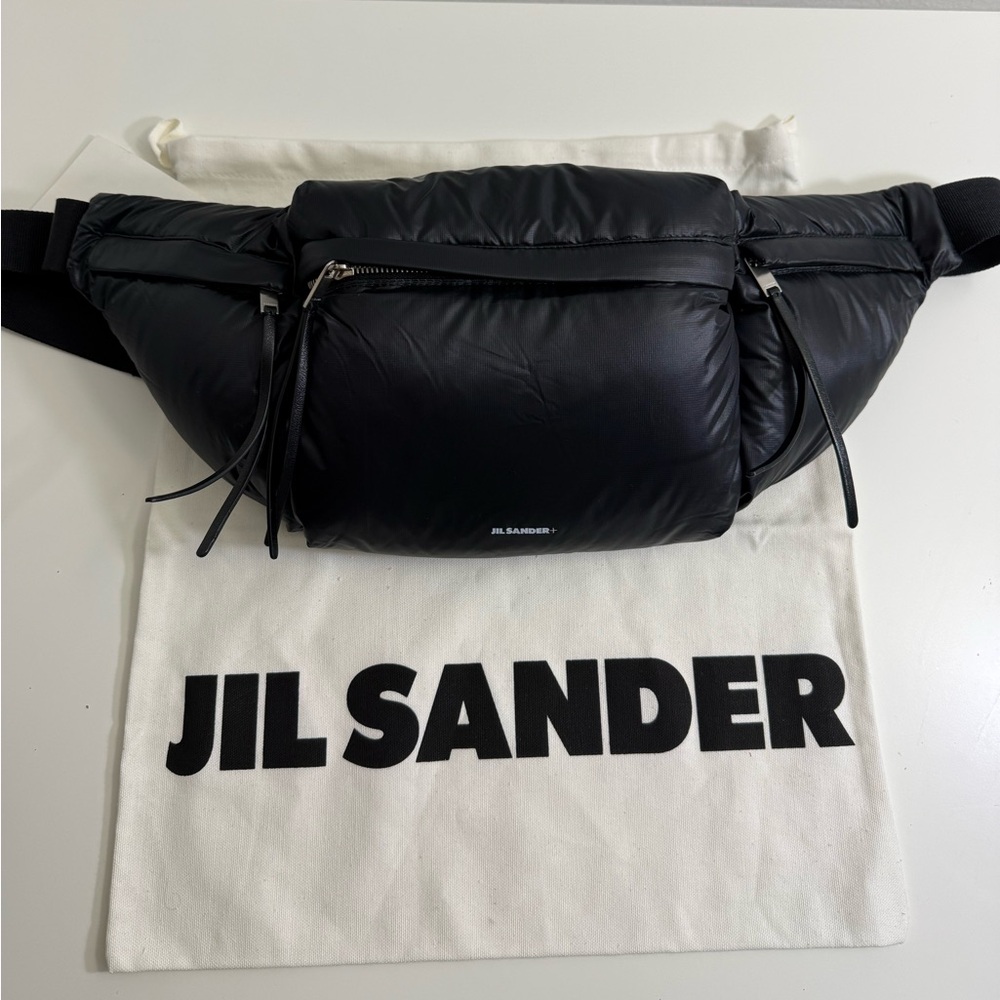 Jil Sander
logo-print padded belt bag in Black